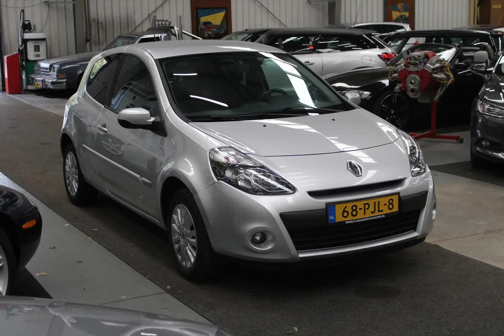 Renault Clio 1.2 Collection Airco, Cruise Control, Trekhaak, St Grijs - 2