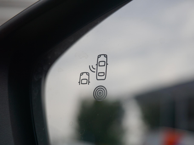 Peugeot 2008 1.2 Hybrid 136 GT 360 Camera — photo 8