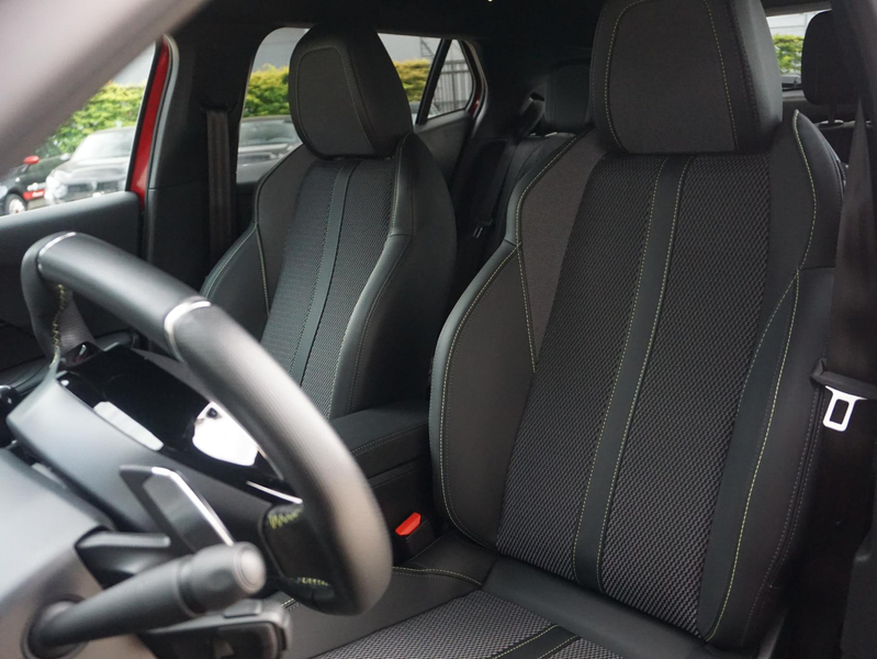 Peugeot 2008 1.2 Hybrid 136 GT 360 Camera — photo 12
