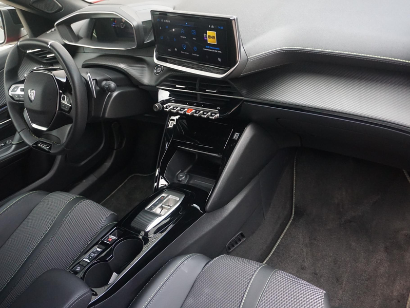 Peugeot 2008 1.2 Hybrid 136 GT 360 Camera — photo 9