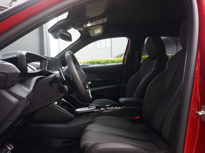 Peugeot 2008 1.2 Hybrid 136 GT 360 Camera — photo 10