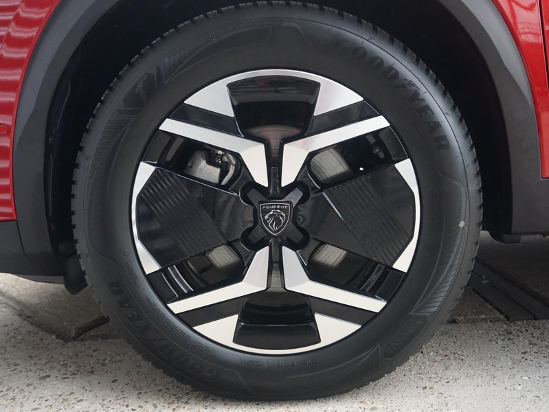 Peugeot 2008 1.2 Hybrid 136 GT 360 Camera — photo 6