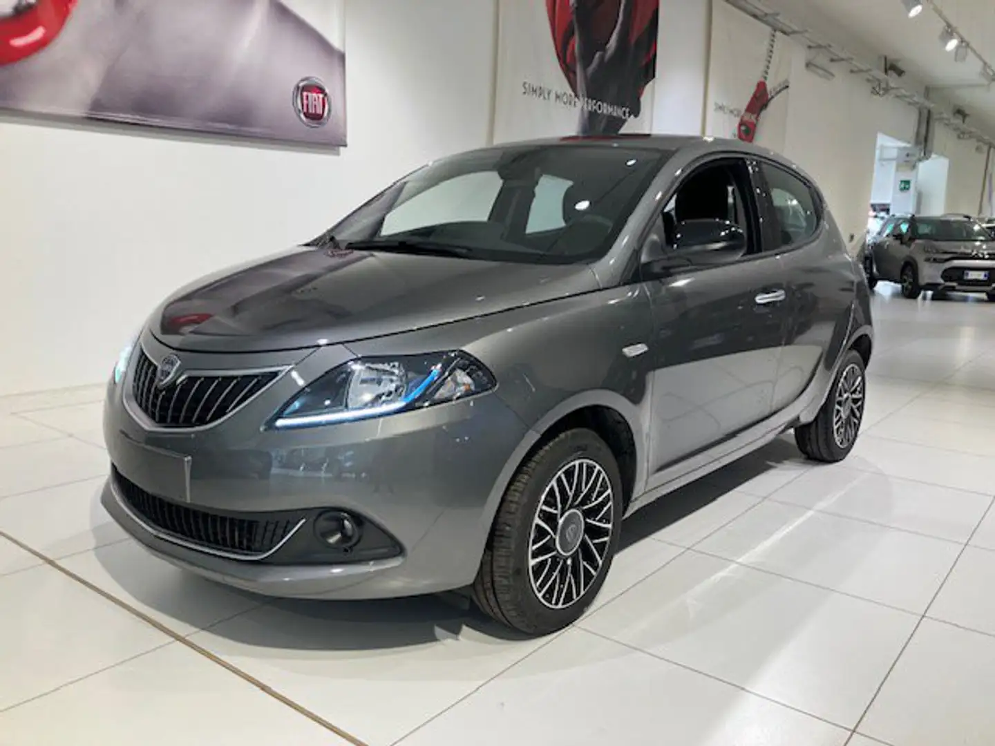 Lancia Ypsilon 1.0 FireFly 5 porte S&S Hybrid Platino Grigio - 1