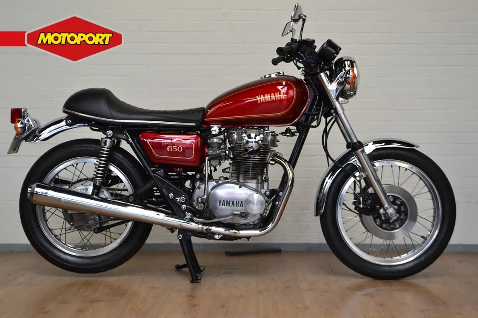 Yamaha XJ 750 Rojo - 1