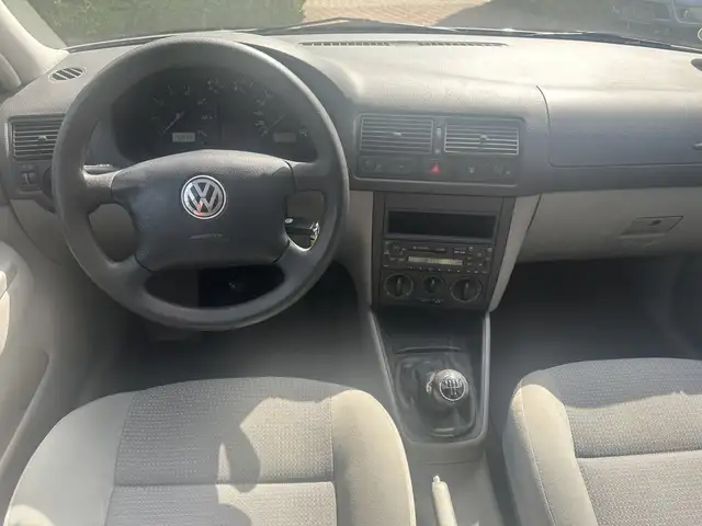 Volkswagen Golf view 9