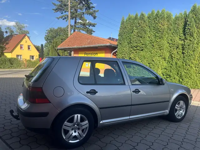 Volkswagen Golf view 5