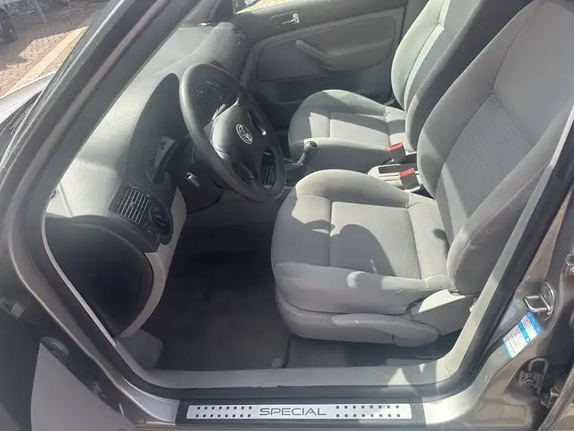 Volkswagen Golf view 13