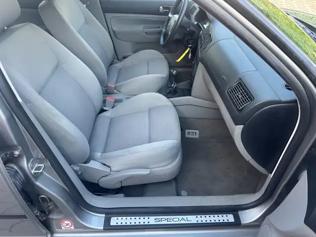 Volkswagen Golf view 14