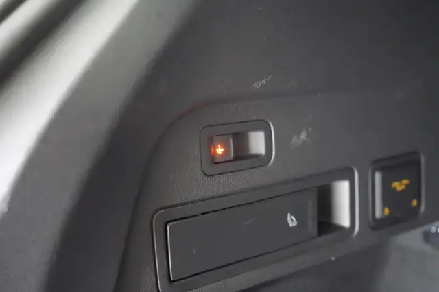 Volkswagen Tiguan Allspace view 11