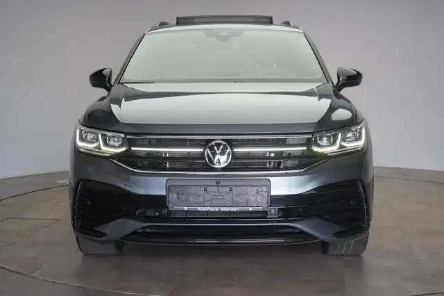 Volkswagen Tiguan Allspace view 2