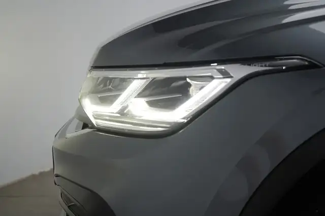 Volkswagen Tiguan Allspace view 13