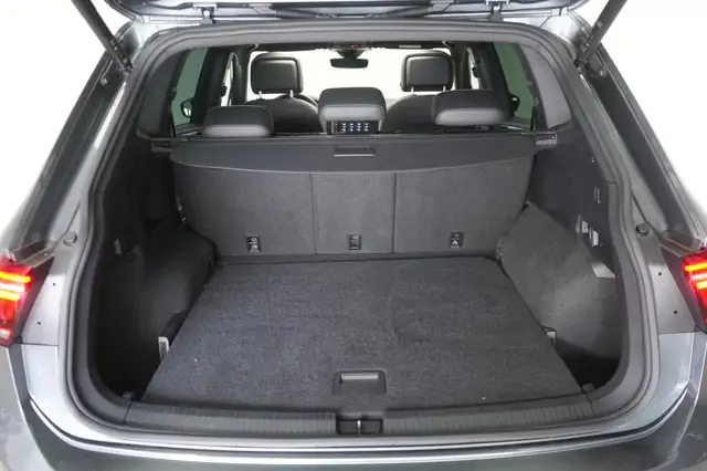 Volkswagen Tiguan Allspace view 7