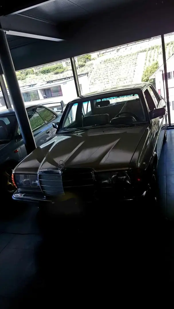 Mercedes-Benz 280 E - 1