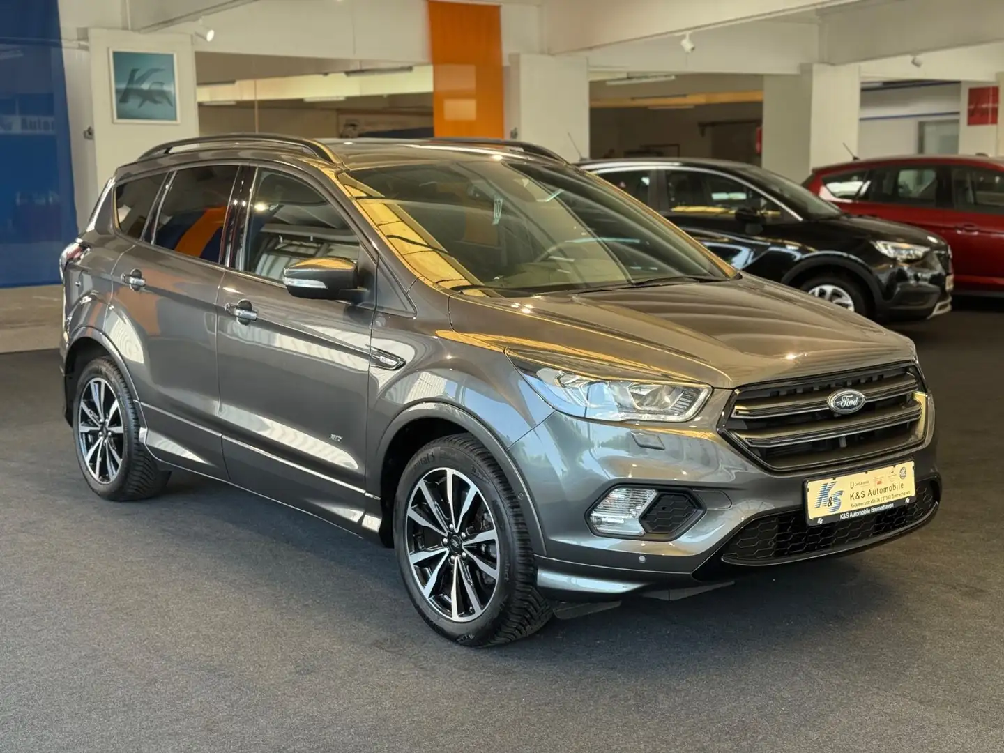 Ford Kuga ST-LINE AWD *PANO*KAMERA*AHK SCHWENK* Grijs - 1