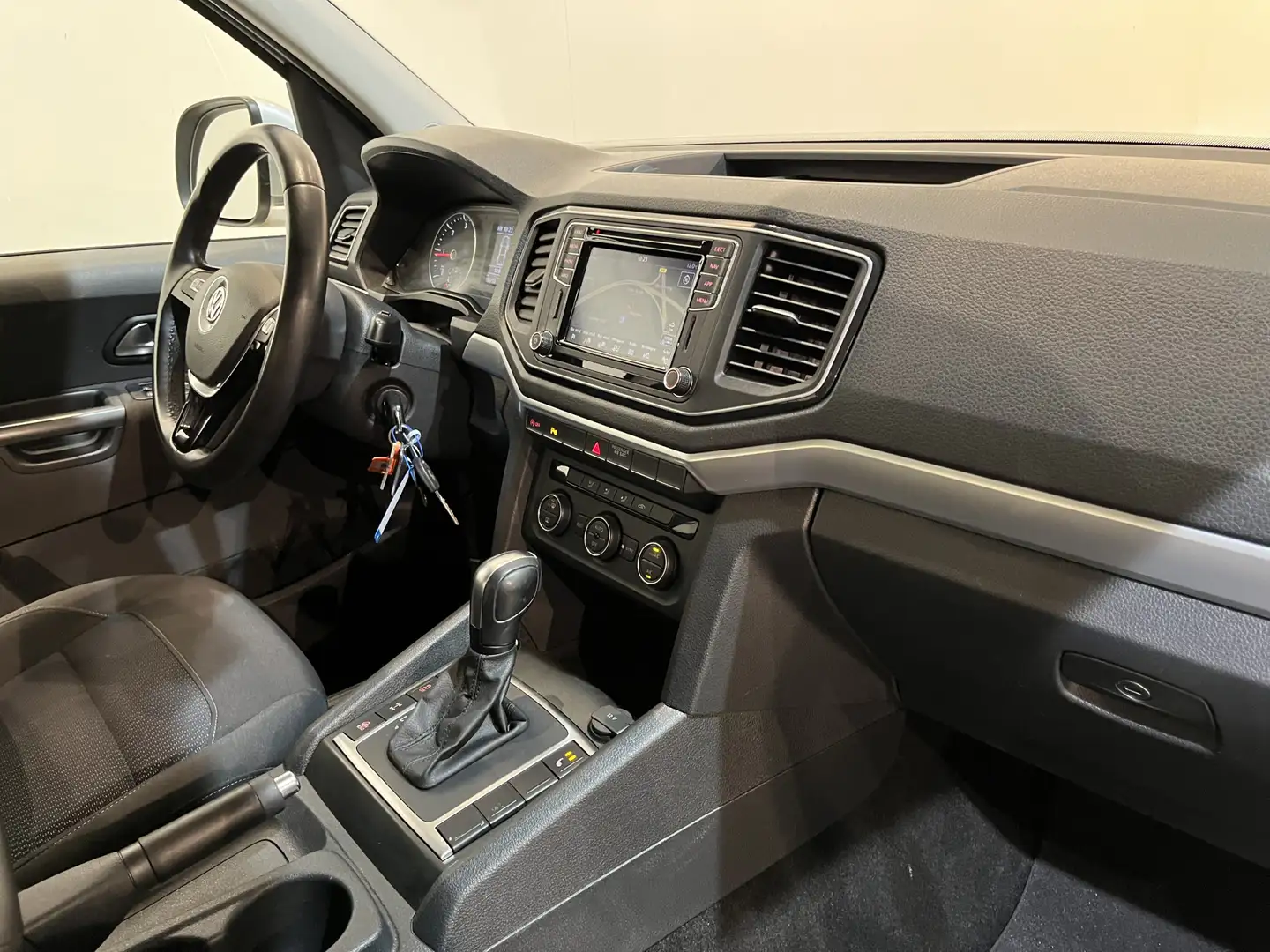 Volkswagen Amarok 3.0 TDI V6 4Motion 4x4 Plus Cab Highline 260 PK Au Grijs - 2