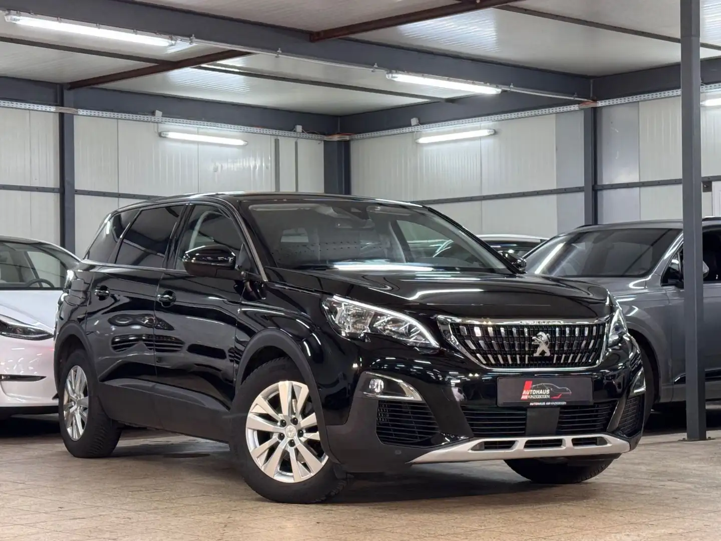 Peugeot 5008 Active Business S&S*7SITZER*VIR*APP*LANE*1H Schwarz - 1