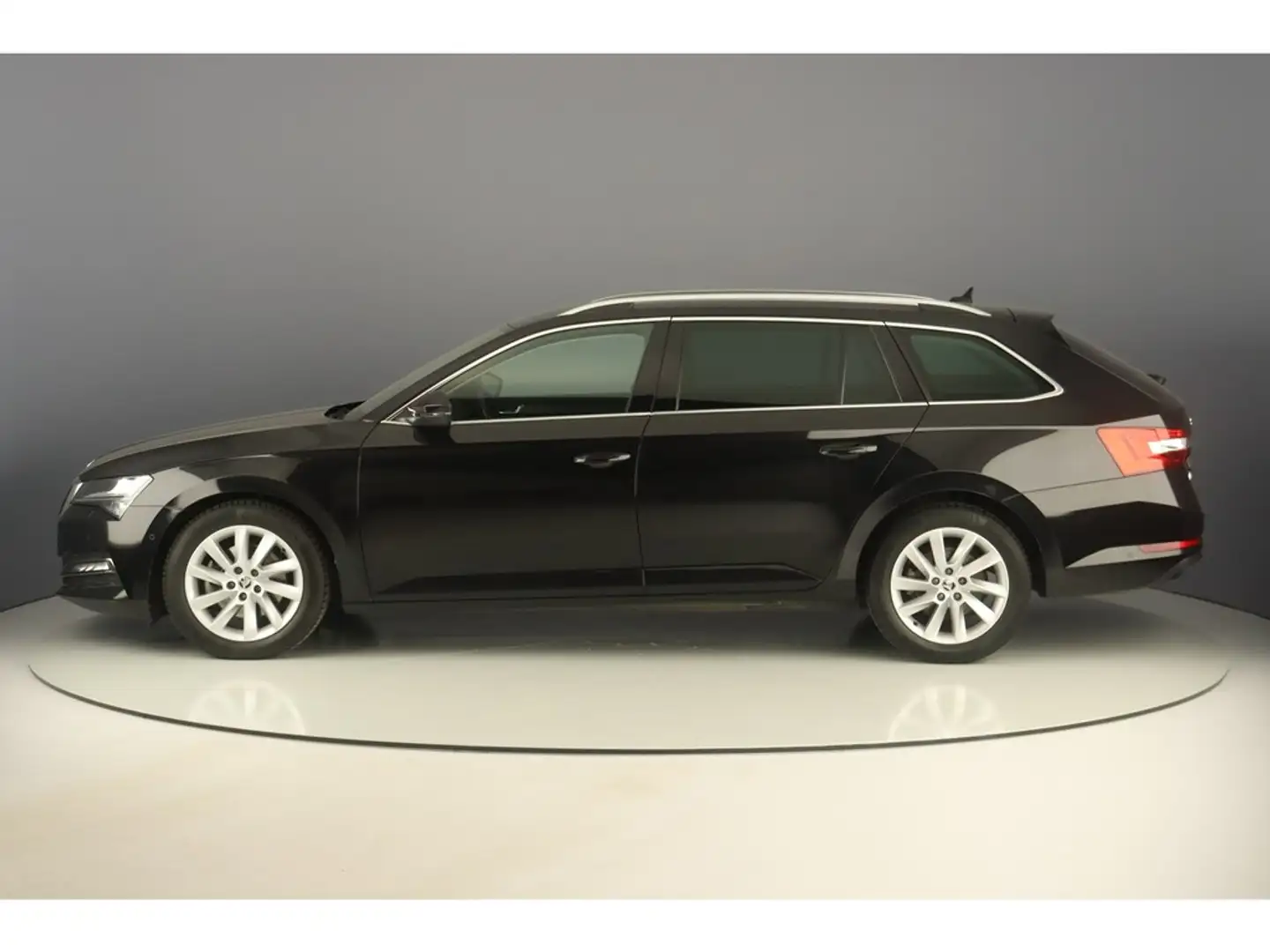 Skoda Superb Combi 1.6CRTDi 120pk DSG Style Nero - 2