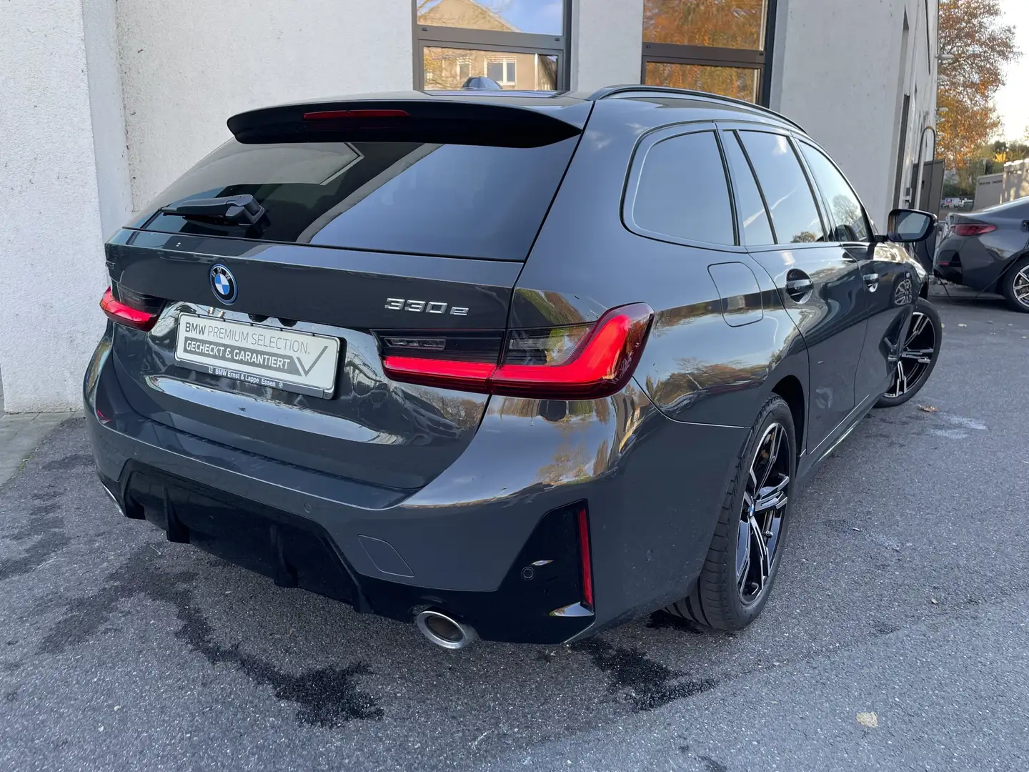 BMW 330 e xDrive Tour M Sport || AHK 360° Pano HeadUp Gris - 2