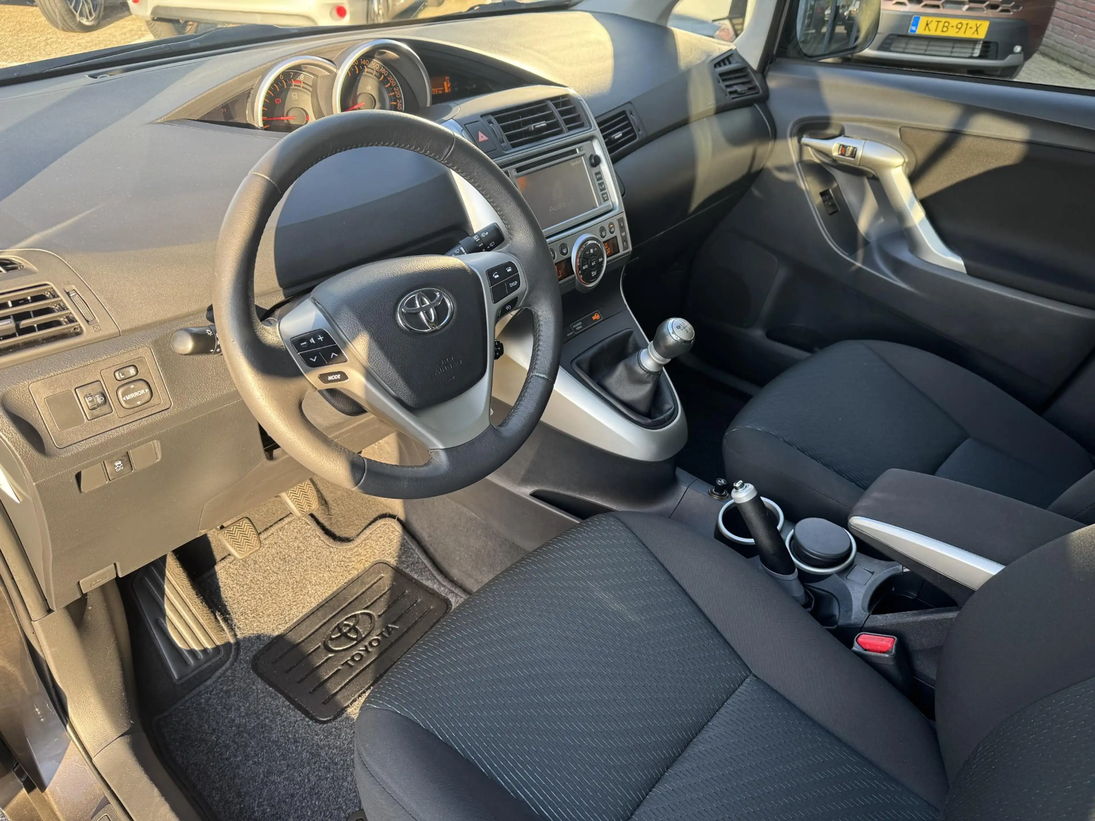 Toyota Verso 1.8 VVT-i Business Titanium CAMERA TREKHAAK PANO L — photo 2