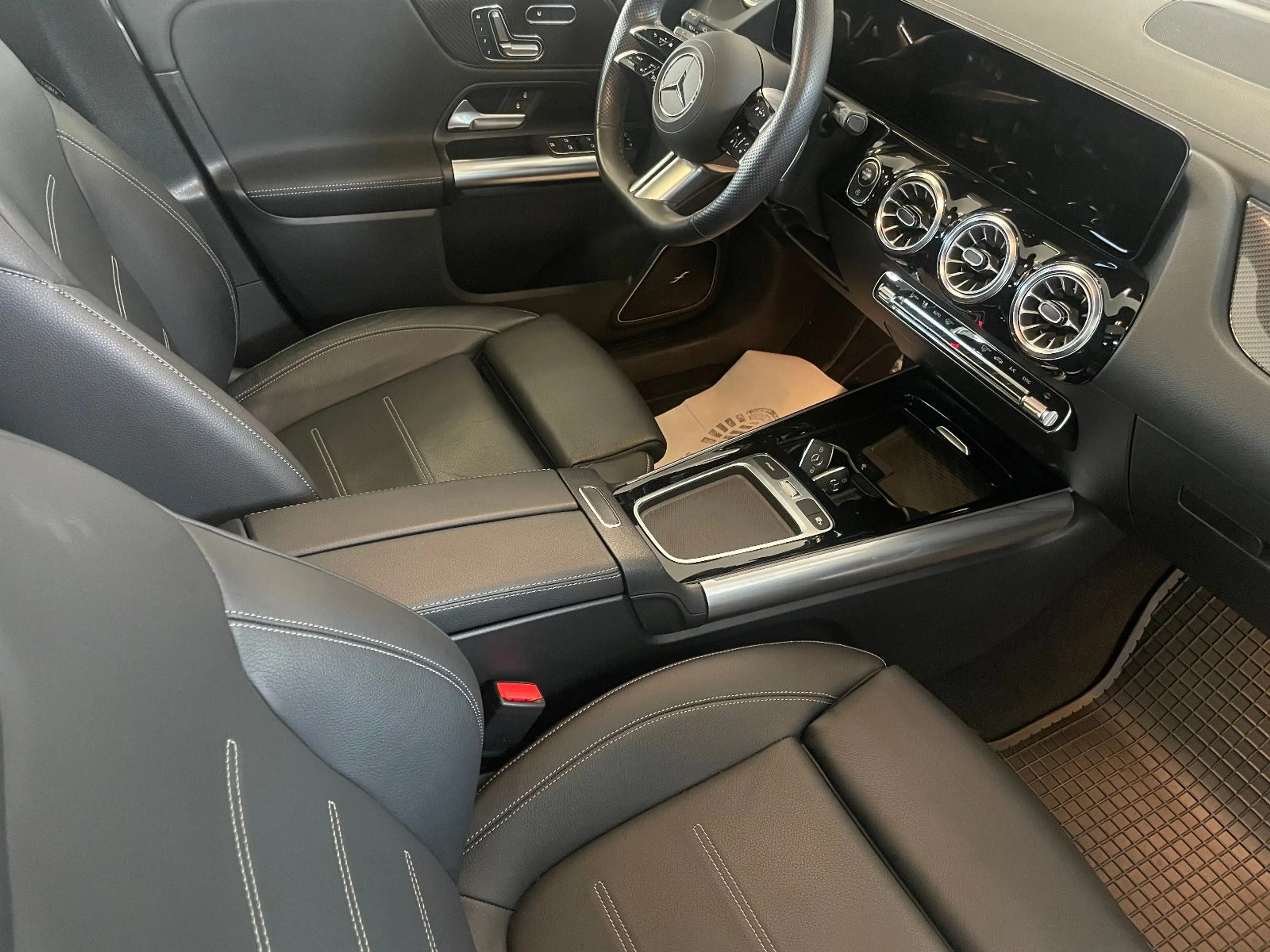 Mercedes-Benz B 250 4MATIC DCT — photo 9