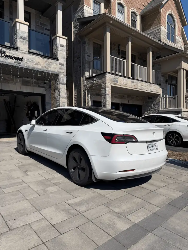 Tesla Model 3 снимка Tesla Model 3