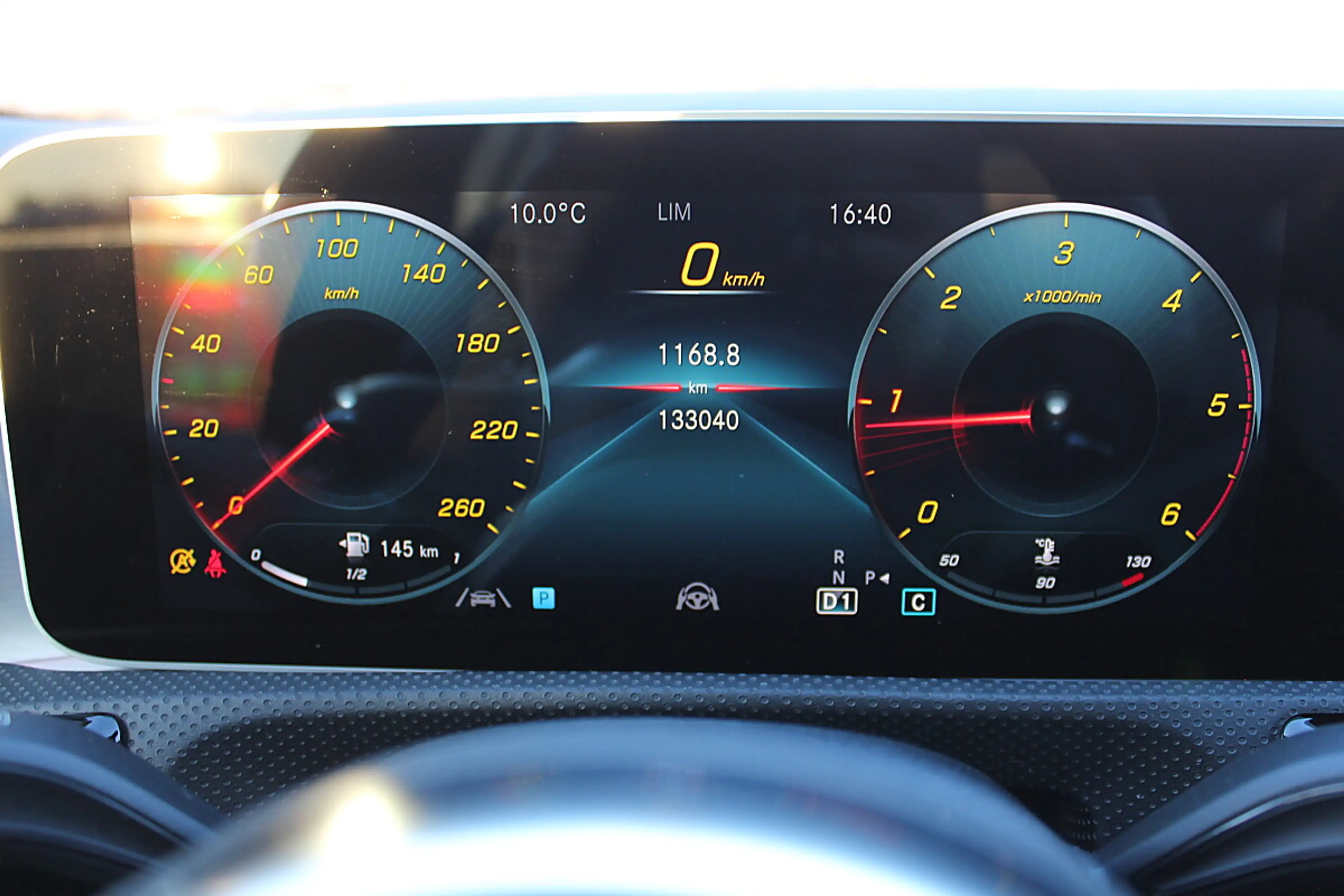 Mercedes-Benz CLA 220 d Shooting Brake 4MATIC Aut. AMG Line Head UP K... — photo 6
