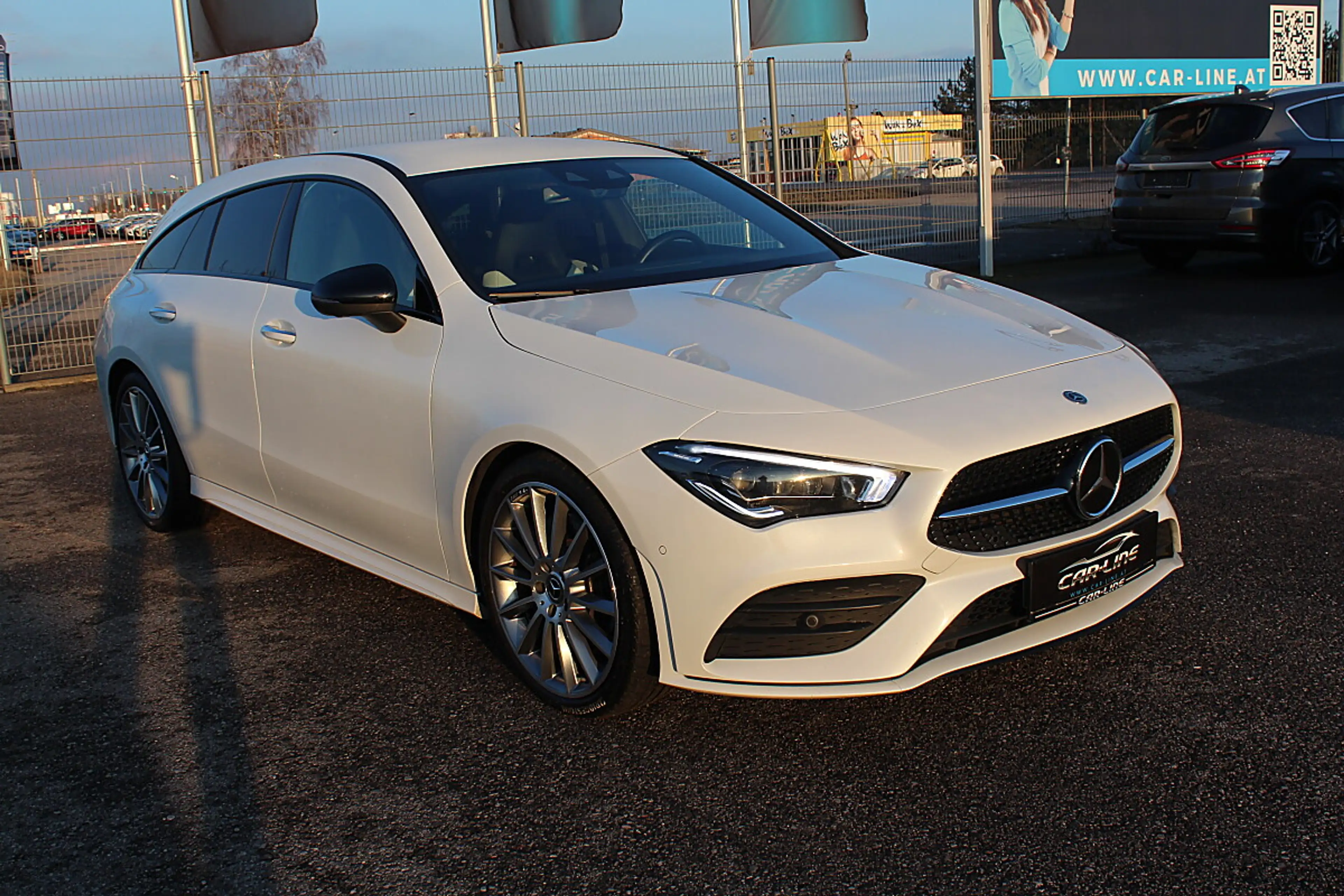 Mercedes-Benz CLA 220 d Shooting Brake 4MATIC Aut. AMG Line Head UP K... — photo 5