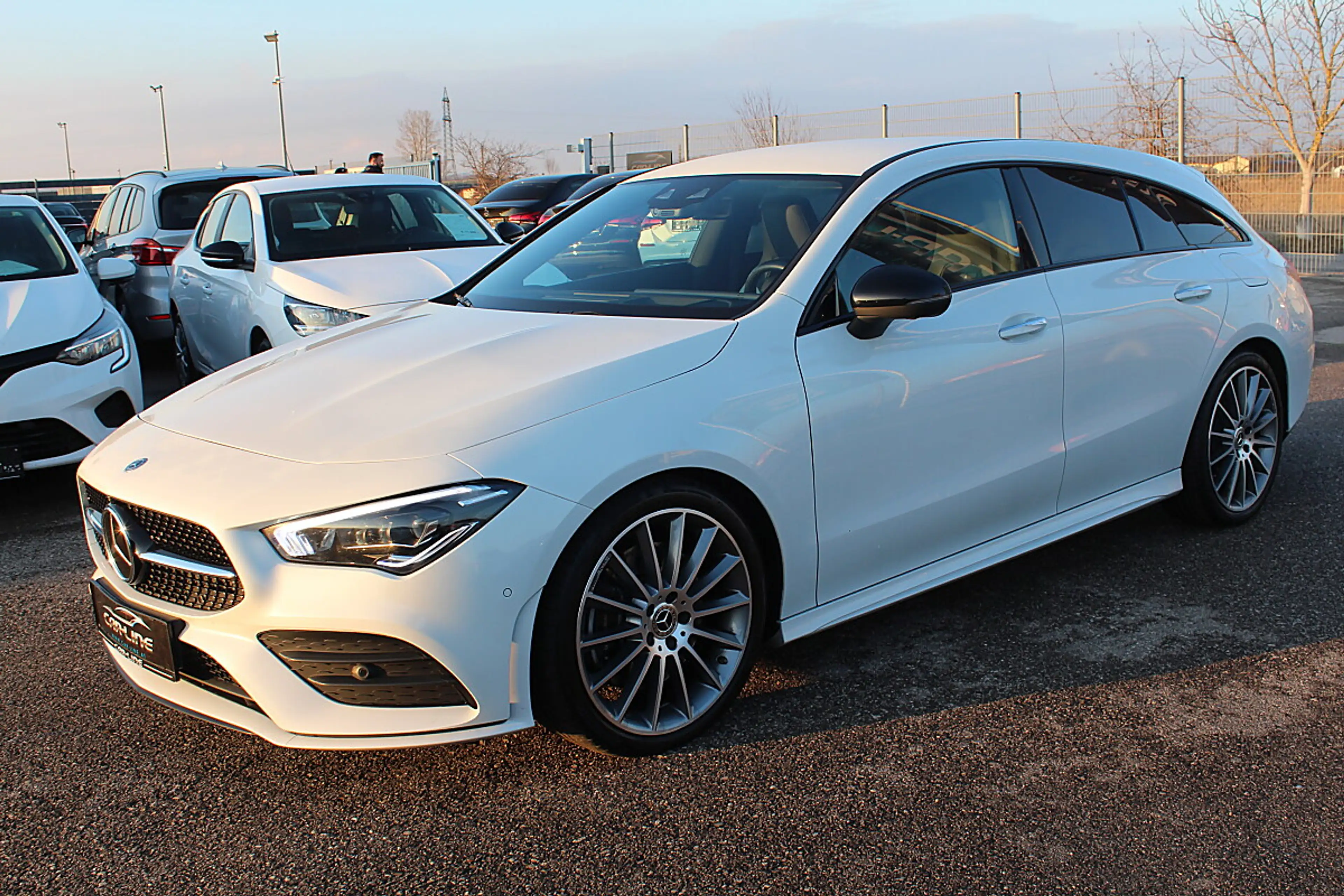 Mercedes-Benz CLA 220 d Shooting Brake 4MATIC Aut. AMG Line Head UP K... — photo 3