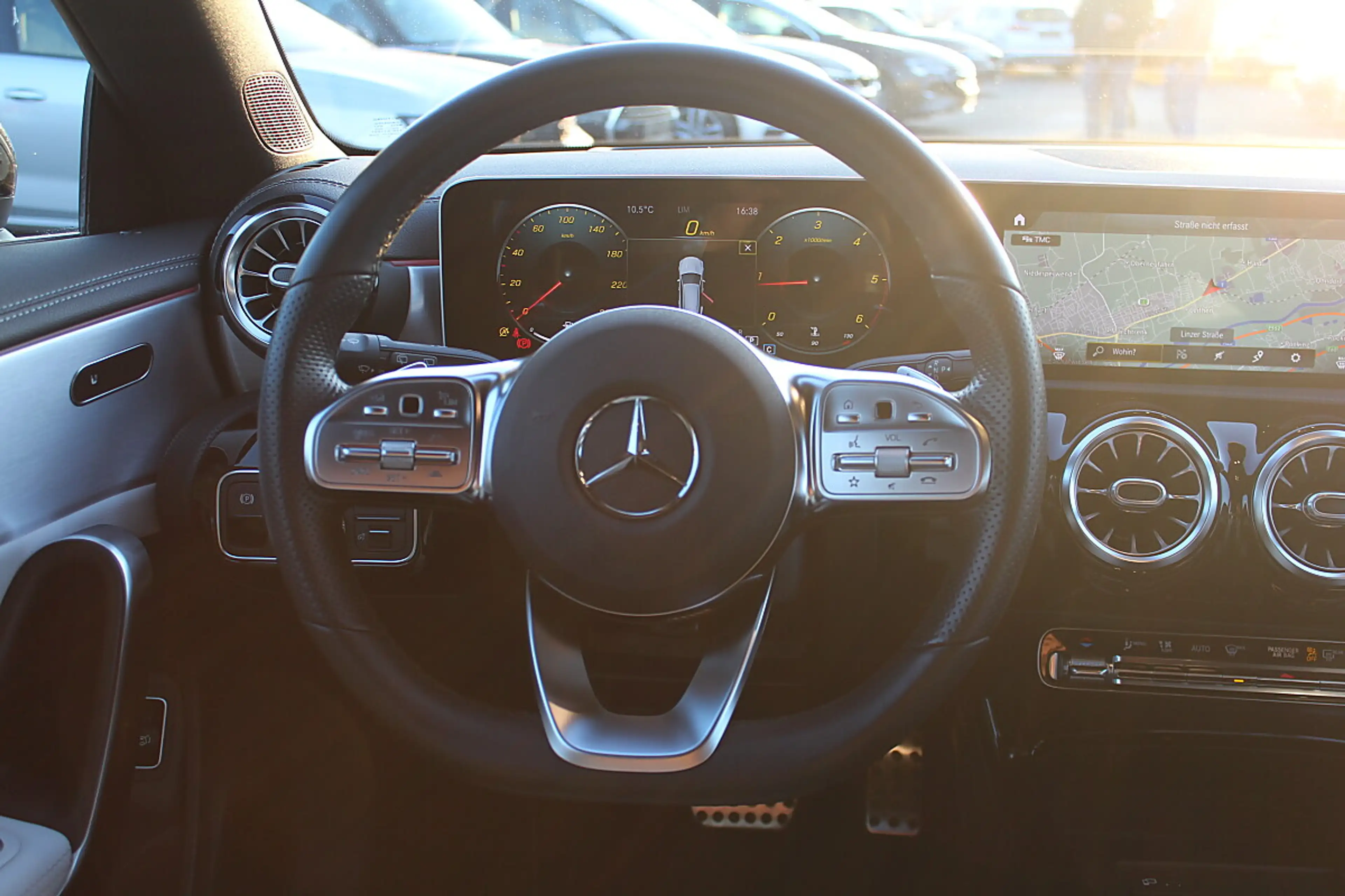Mercedes-Benz CLA 220 d Shooting Brake 4MATIC Aut. AMG Line Head UP K... — photo 4