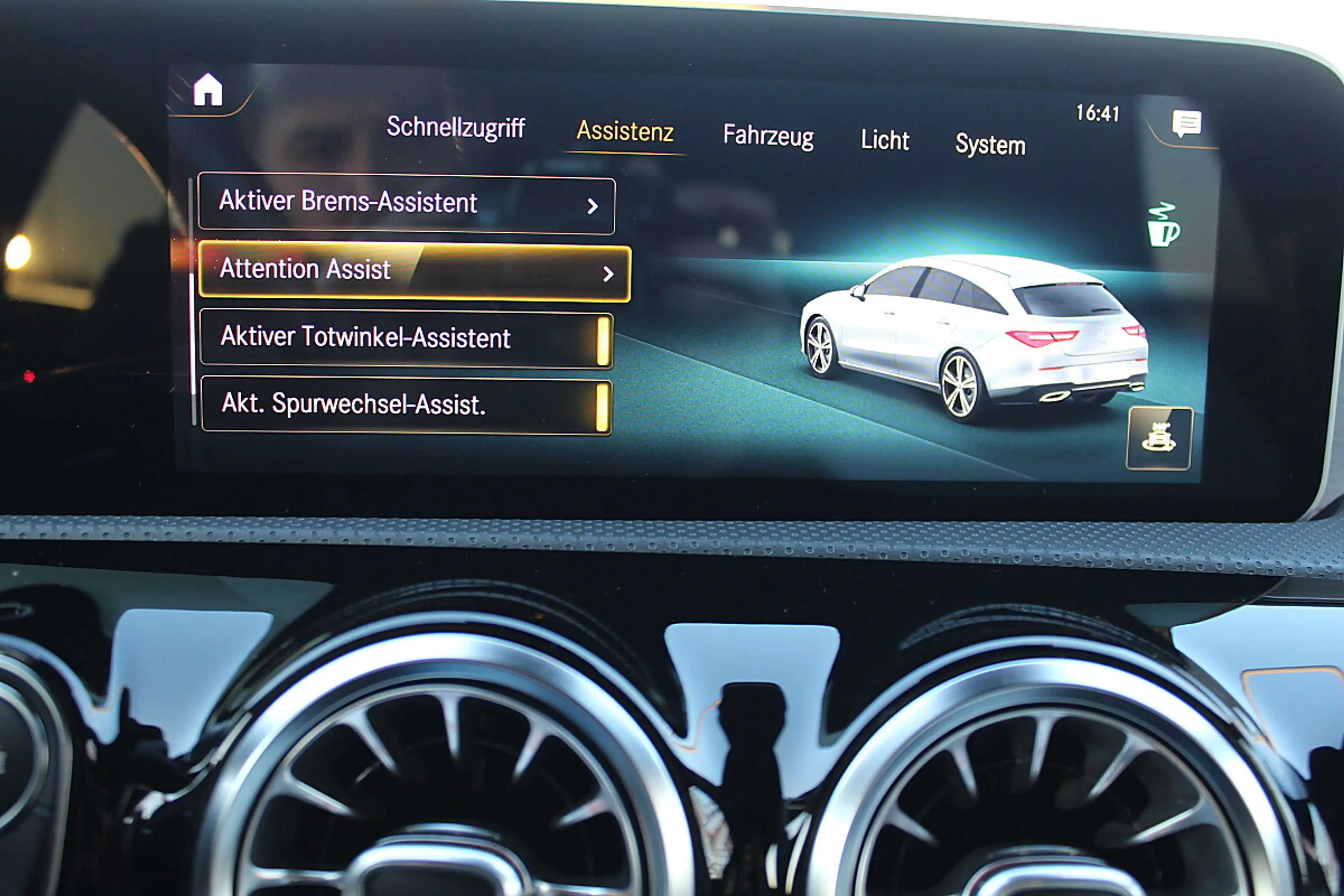 Mercedes-Benz CLA 220 d Shooting Brake 4MATIC Aut. AMG Line Head UP K... — photo 15