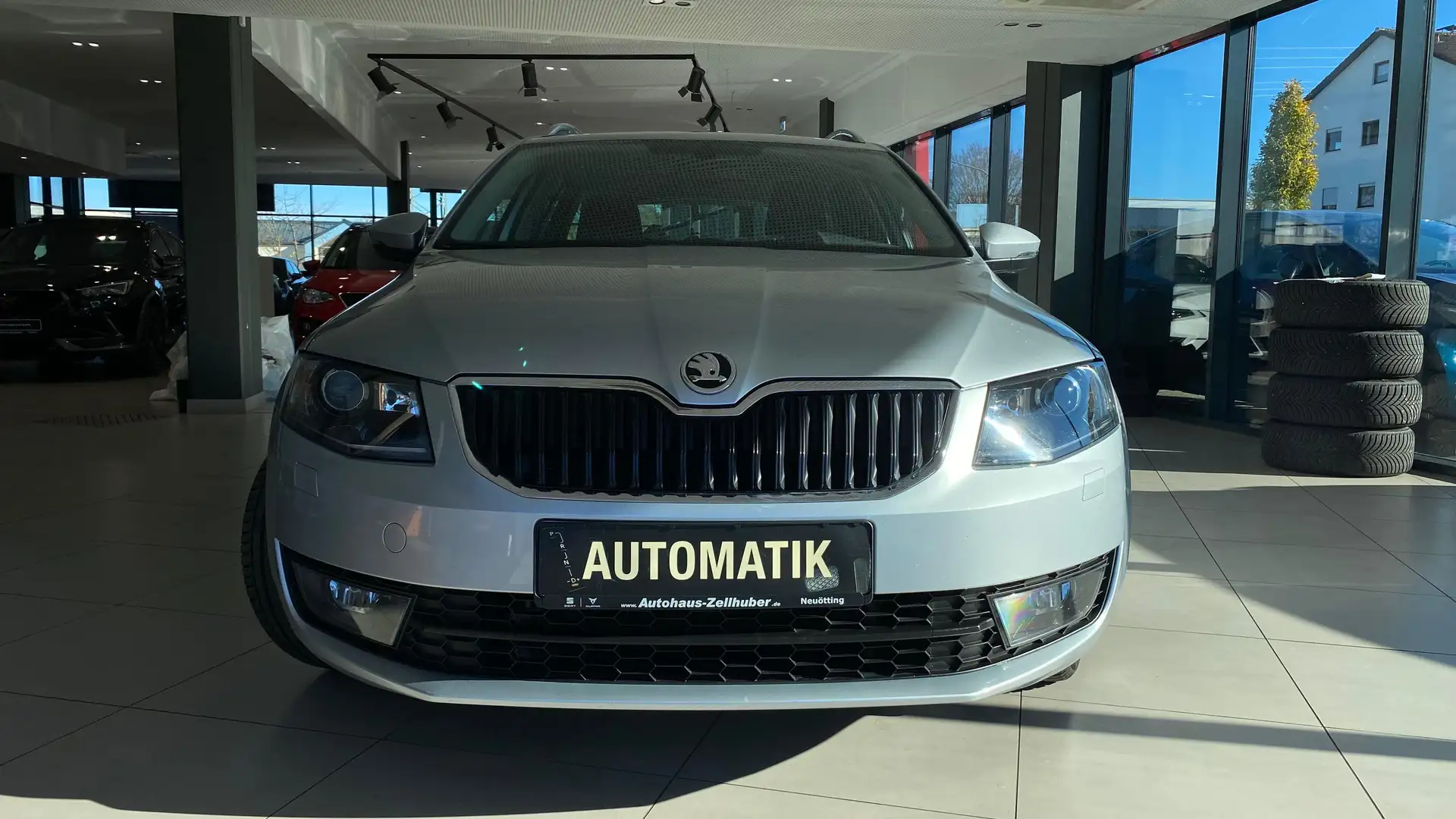 Skoda Octavia Combi 2.0 TDI DSG Joy *AHK*8-fach* Silber - 2