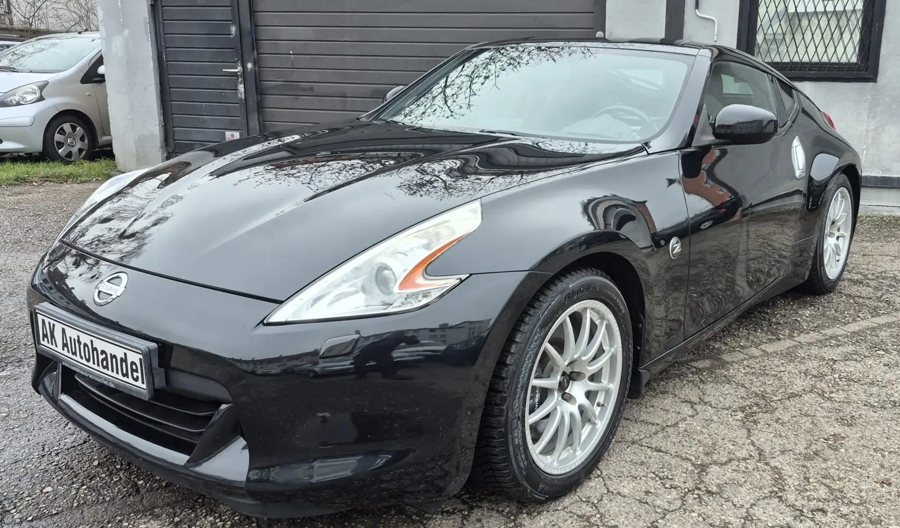 Nissan 370Z Pack Tempomat Bi-Xenon Bose 1. Hand TÜV Neu Schwarz - 1