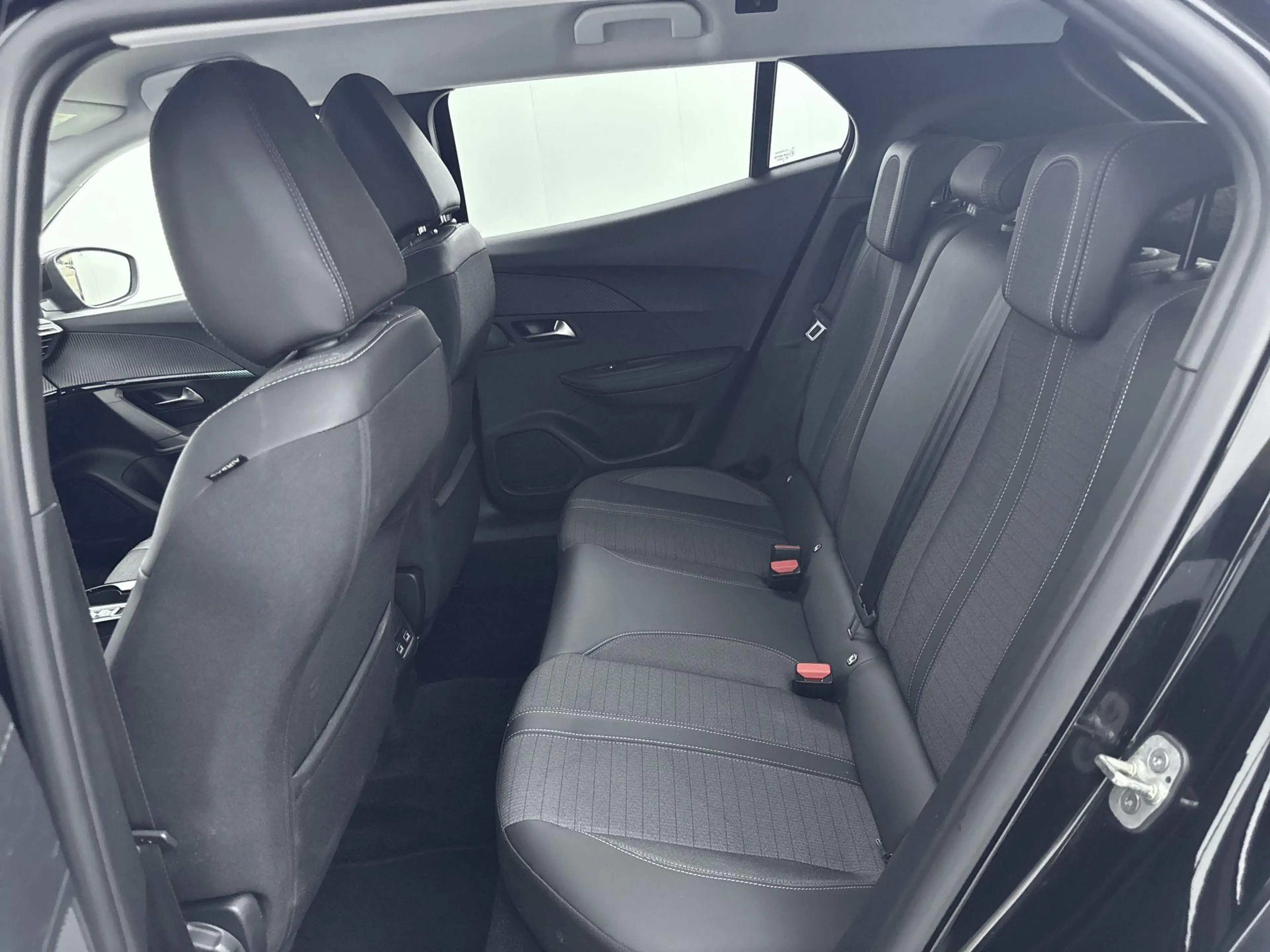 Peugeot e-2008 EV Allure Pack 50 kWh | Adaptieve cruise control | — photo 14