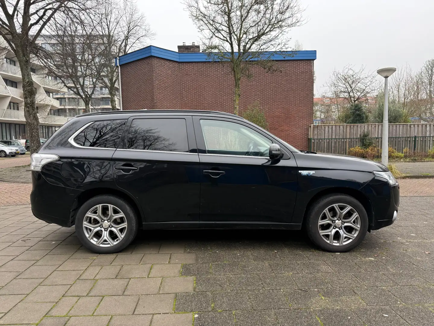 Mitsubishi Outlander 2.0 PHEV Intense + Hybrid Cruise ACC Black Edition Schwarz - 2