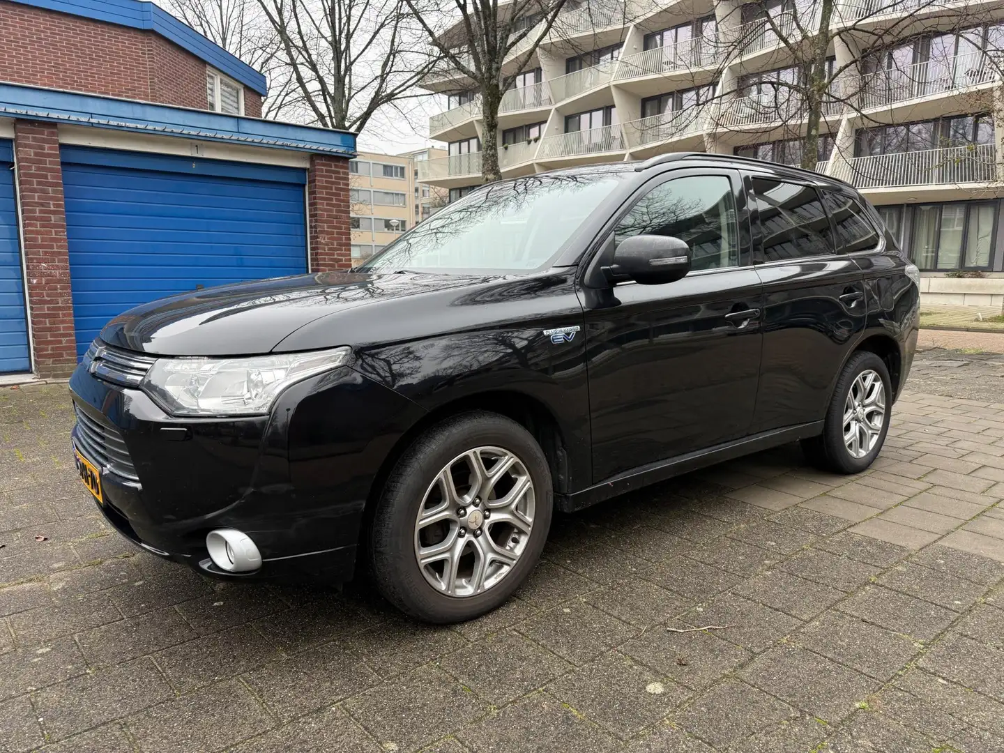 Mitsubishi Outlander 2.0 PHEV Intense + Hybrid Cruise ACC Black Edition Schwarz - 1