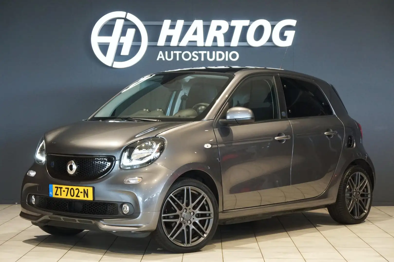 smart forFour EQ BRABUS Style 18 kWh + CAMERA / STOELVERWARING V Grijs - 1