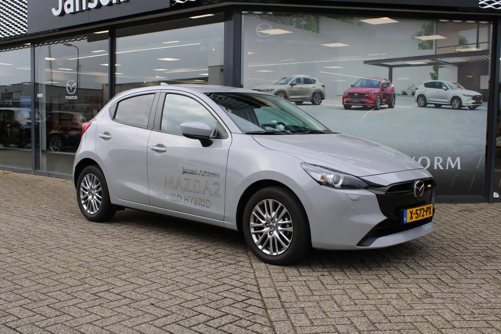 Mazda 2 1.5 e-SkyActiv-G 90 Exclusive-Line + Driver Assist Grijs - 2