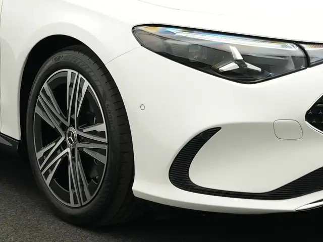 Mercedes-Benz CLA view 9