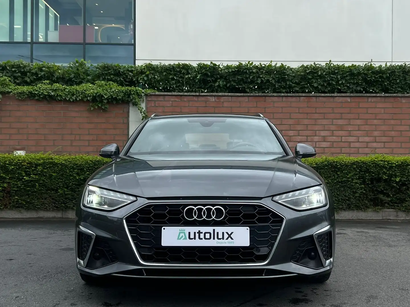 Audi A4 Avant 35 TDi S line Stronic Gris - 2