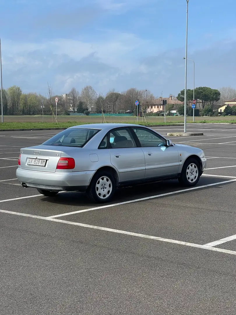 Audi A4 1.8 Business - 2