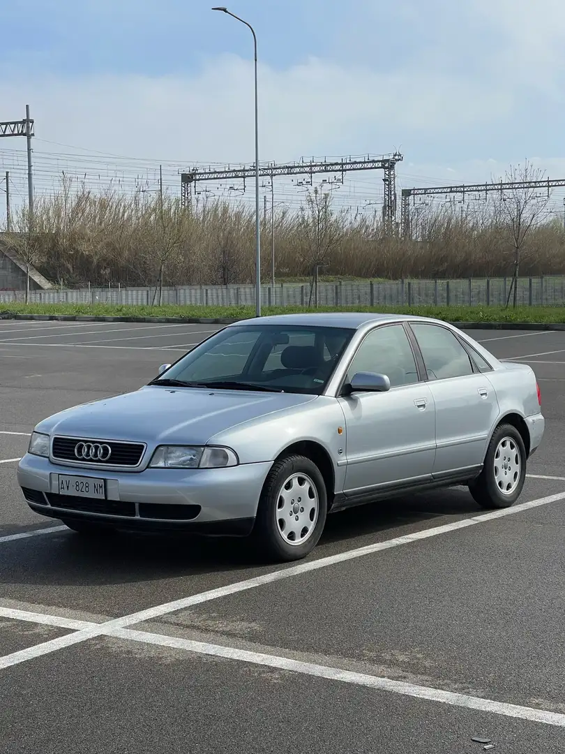 Audi A4 1.8 Business - 1