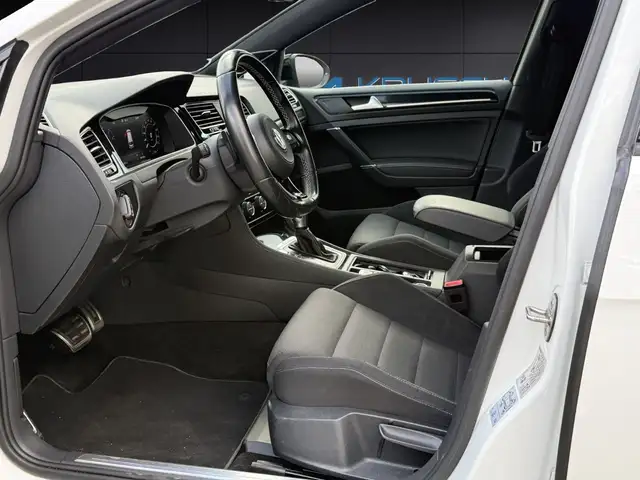 Volkswagen Golf view 10