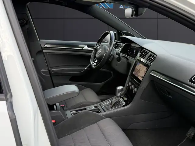 Volkswagen Golf view 14