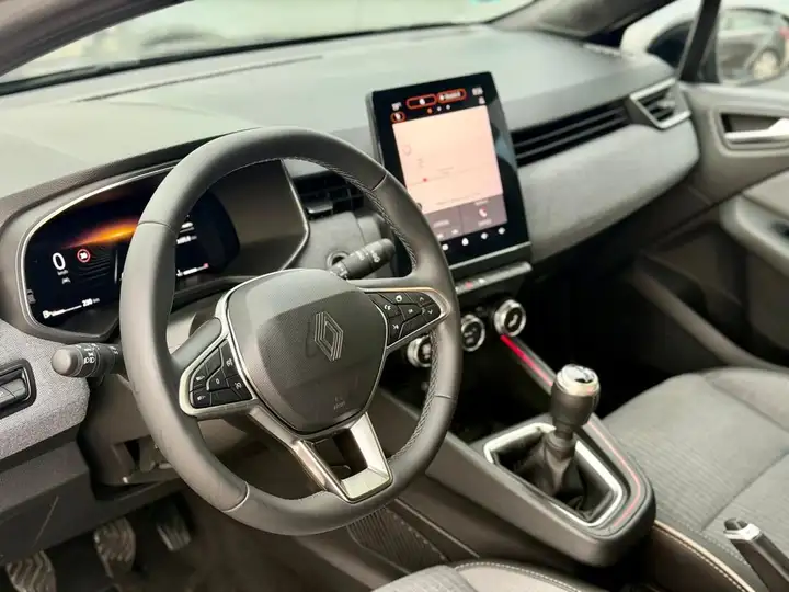 Renault Clio techno TCe 2025, foto 15