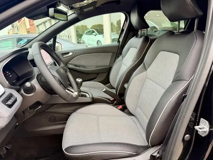 Renault Clio techno TCe 2025, foto 14