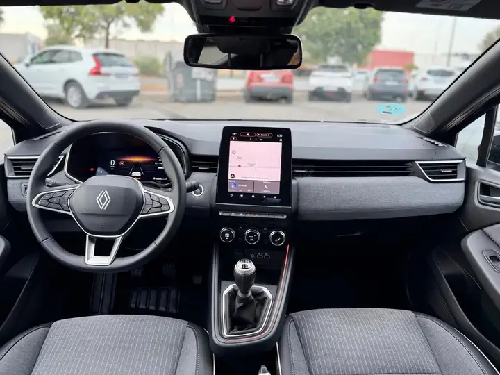 Renault Clio techno TCe 2025, foto 12
