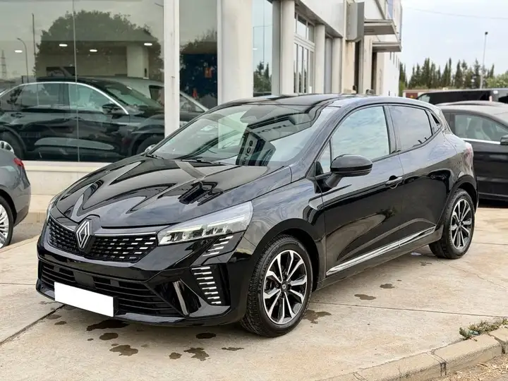 Renault Clio techno TCe 2025