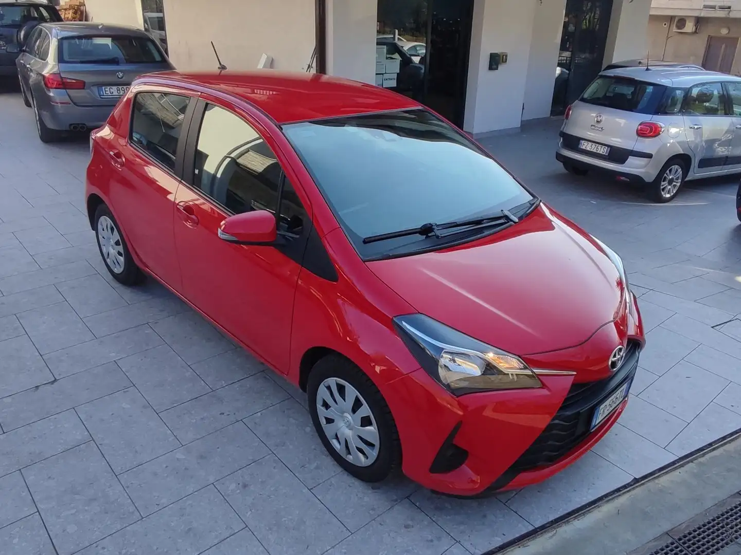 Toyota Yaris Yaris III 2017 5p 1.0 Active my18 Rojo - 1