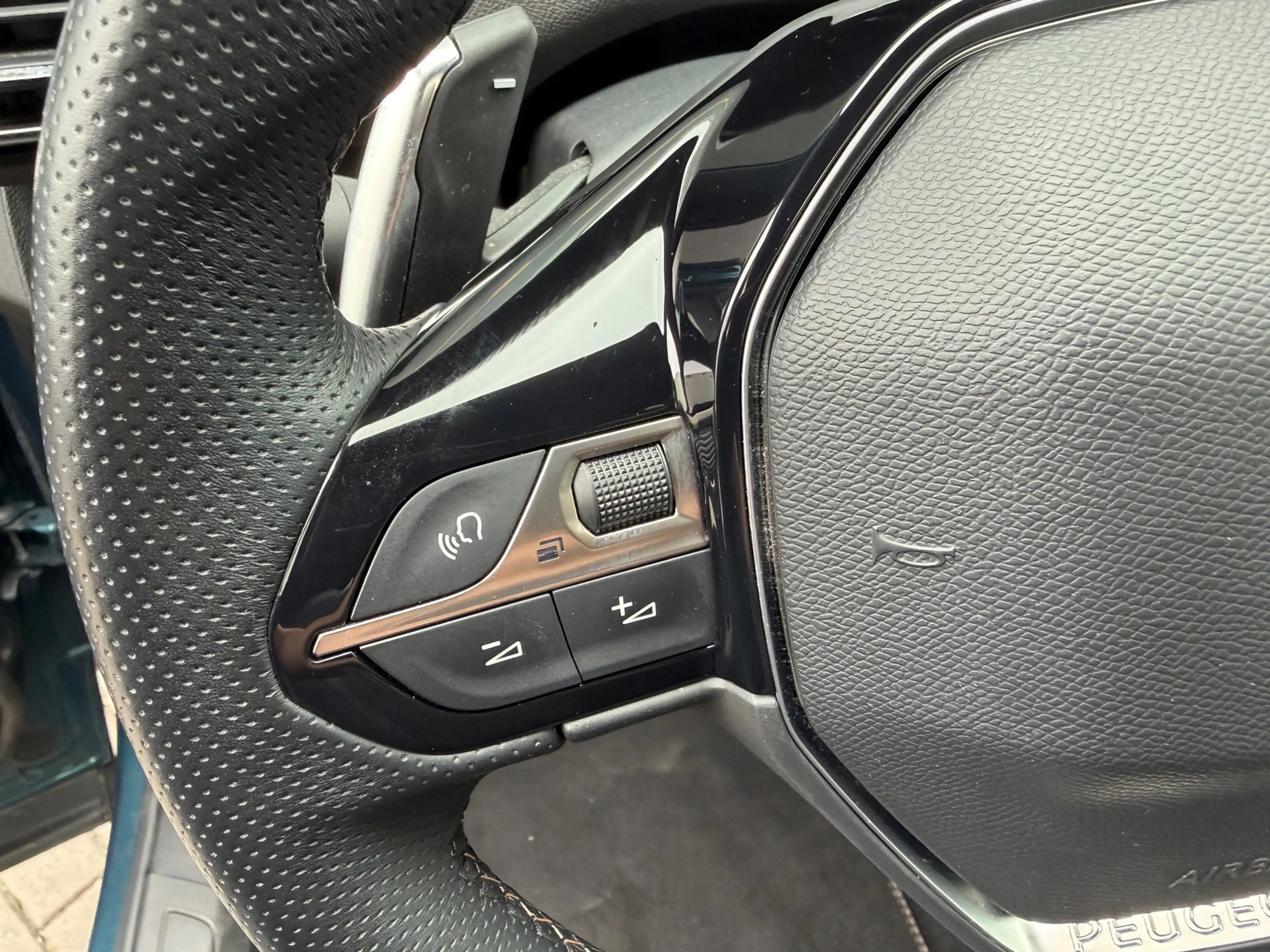 Peugeot 5008 1.2 PureTech GT-Line Panorama Camera Carplay 7p. — photo 40