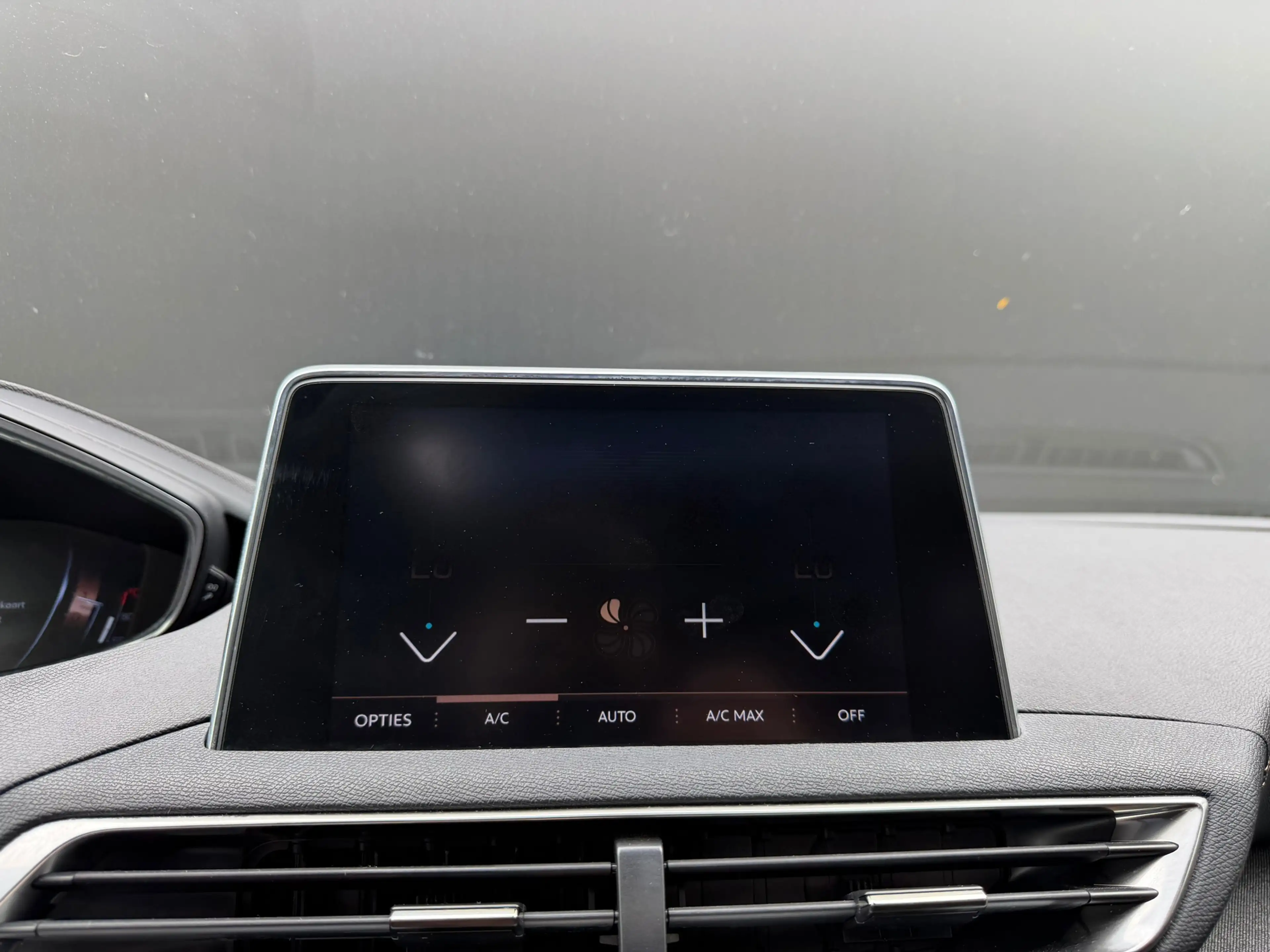 Peugeot 5008 1.2 PureTech GT-Line Panorama Camera Carplay 7p. — photo 49